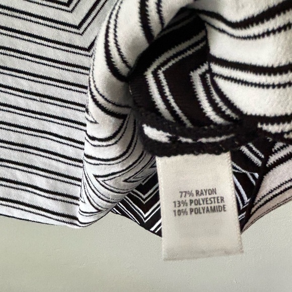 St. John Chevron Stretch Blouse K51V011 Caviar White Size Small - Picture 5 of 5